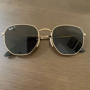 Ray ban polarized sunglasses, no scratches. Black leather case included